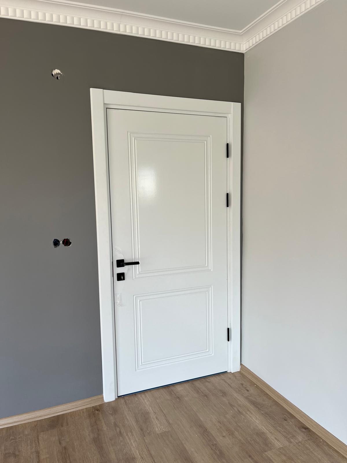 Beyaz panel kapı uygulaması